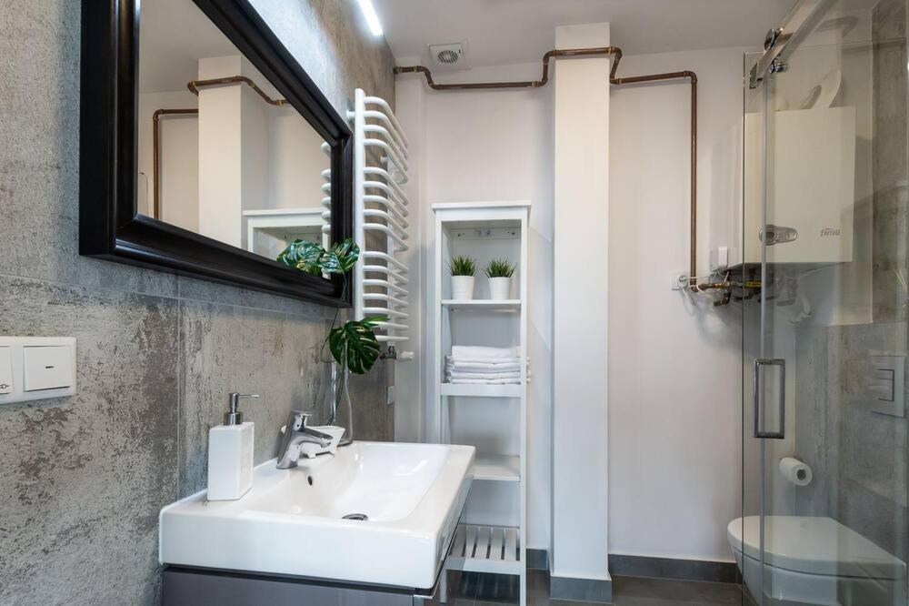Loft Apartment *